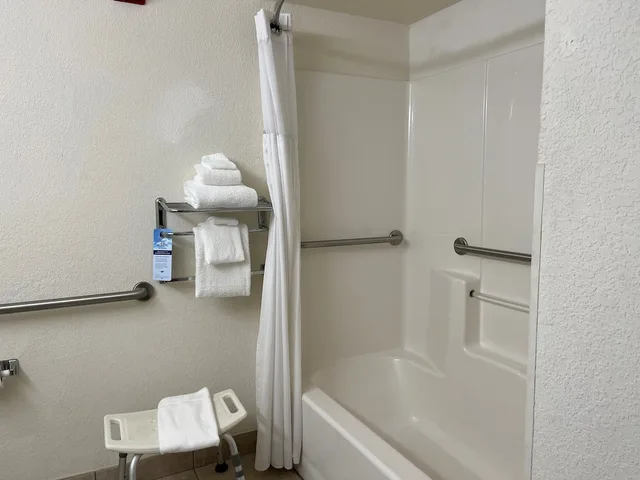 جناح استوديو بسرير كوين لذوي الإعاقة، Microtel Inn & Suites By Wyndham Lady Lake/The Villages 1/1