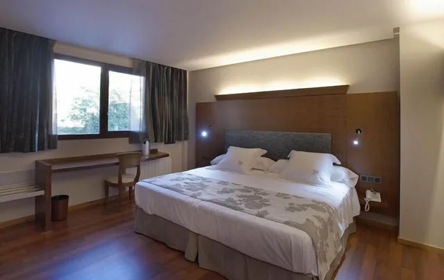 غرفة ثلاثية بسرير مزدوج، Hotel Sancho Abarca 1/1