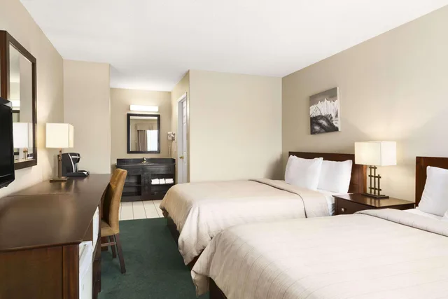 جناح بسريرين كوين، Days Inn By Wyndham Golden 3/4