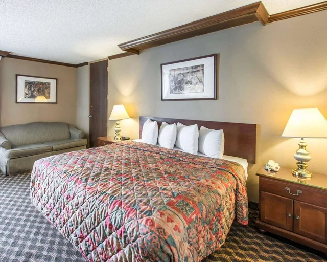 غرفة بسرير كينج لذوي الإعاقة، The Boulder Broker (ex. Rodeway Inn and Suites The Broker) 1/2