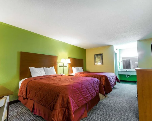 غرفة بسريرين كوين للمدخنين، Econo Lodge Franklin South KY 8/10