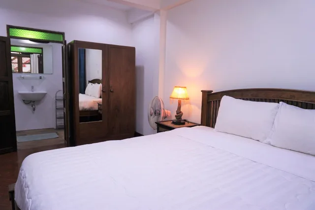 غرفة بسرير كينج بحمام خاص، Tiptopthai House 1/2