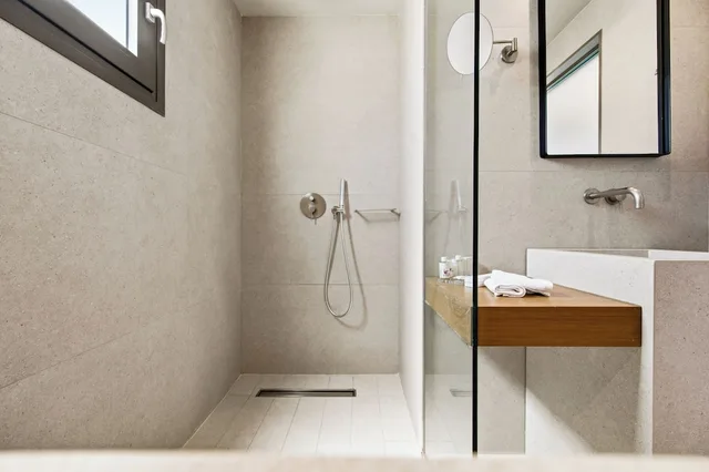 جناح جونيور بسرير كوين بجاكوزي، Dom Boutique Hotel 9/10