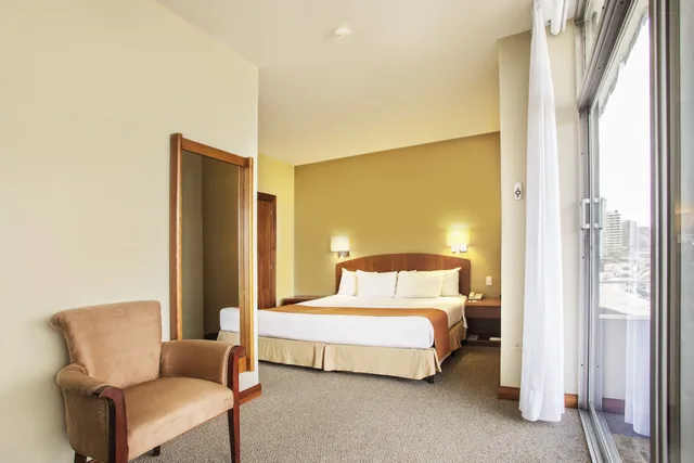 Executive, King Bed, Hotel Quito by Sercotel 2/9
