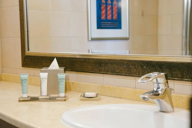 غرفة بسريرين كينج بإطلالة على البحيرة بشرفة بغرفتي نوم، Millennium Lakeview Residence Formerly Copthorne Lakeview Executive Apartments 4/4