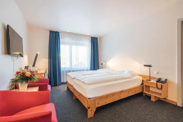غرفة كلاسيكية بسريرين منفصلين، Laudinella Hotel 3/5