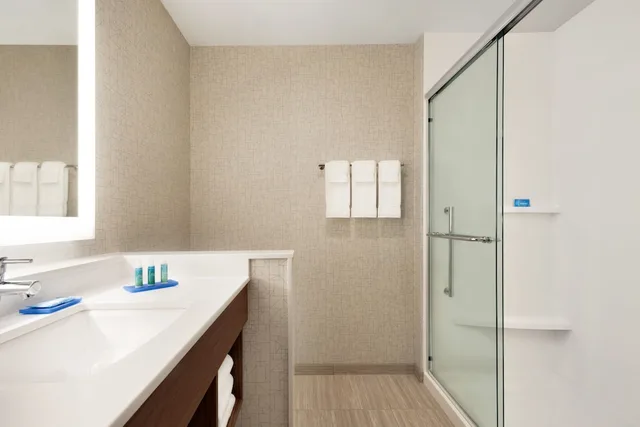 غرفة قياسية بسريرين كوين، Holiday Inn Express Suites Cincinnati South Wilder 3/3