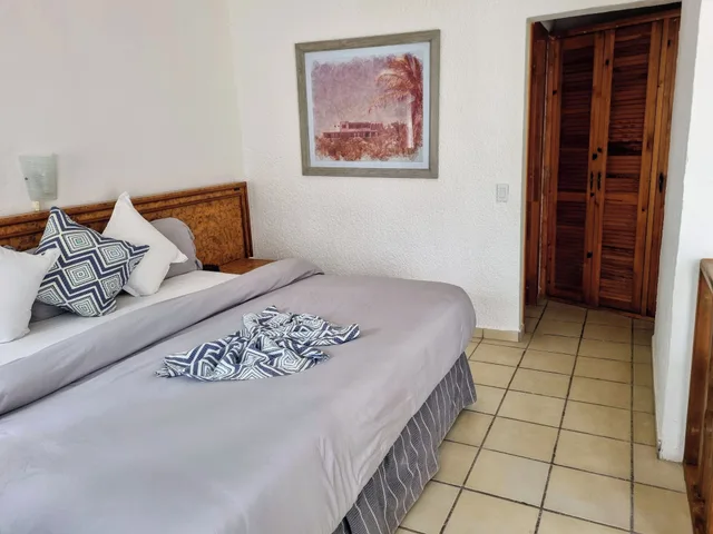 غرفة بسرير كينج بشرفة، Buena Vista Oceanfront & Hot Springs Resort 1/4