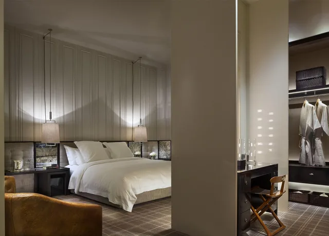 جناح سيغنتشر بسرير مزدوج، Rosewood London 1/1
