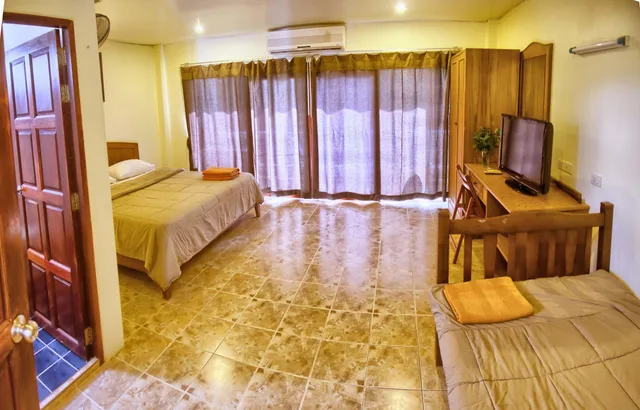 غرفة ديلوكس ثلاثية، Hugs Guesthouse And Hostel 2/3