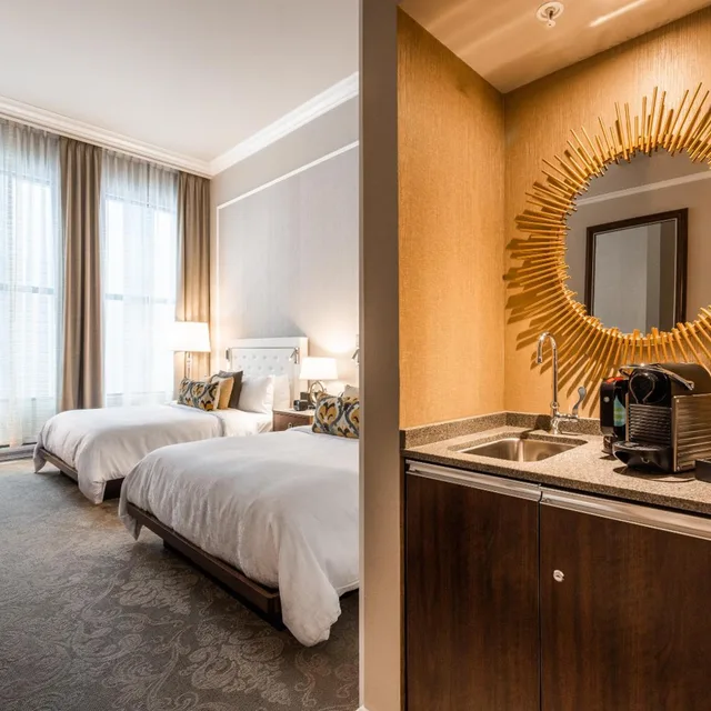 Classic, King Bed, 2 Queen Beds, Hotel Birks Montreal 10/10