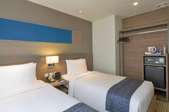 Standard, Double Bed, Holiday Inn Express Bangkok Sathorn 1/7