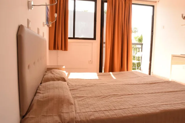 غرفة قياسية ثلاثية، Pambos Napa Rocks Hotel - Adults Only 1/2