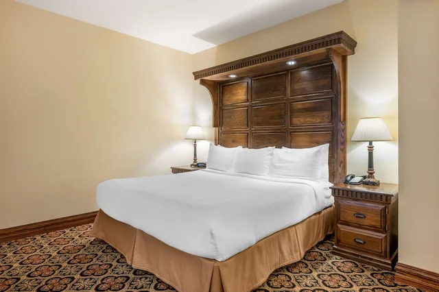 غرفة قياسية بسرير كينج، Best Western Premier Mariemont Inn 3/8