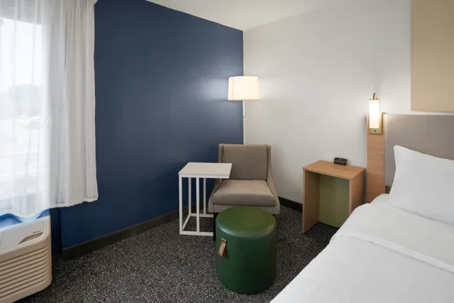 غرفة بسرير كينج لذوي الإعاقة، Spark by Hilton Decatur 3/5