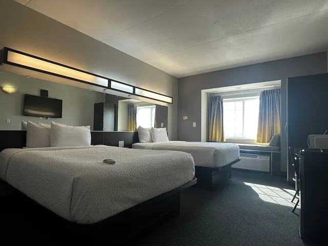 غرفة بسريرين كوين بإطلالة على النهر، Microtel Inn Suites By Wyndham Quincy 5/7