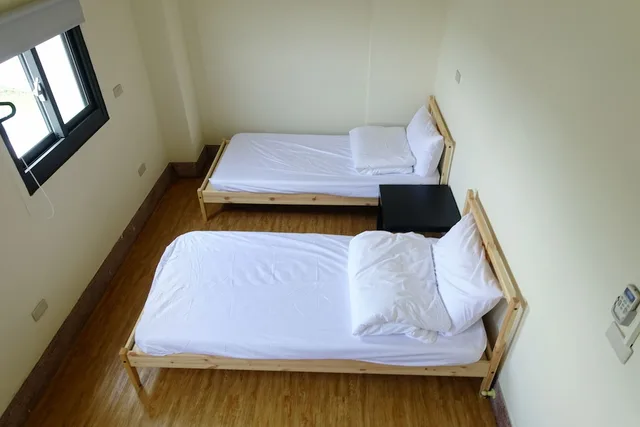 غرفة بسريرين منفصلين بحمام مشترك، Chiayi Petite Hostel 5/6