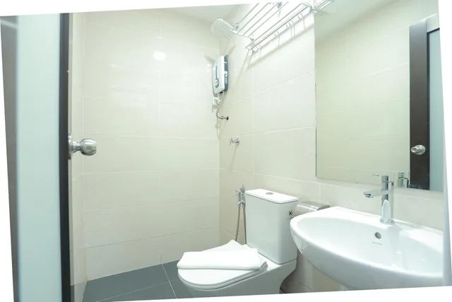 غرفة ديلوكس ثلاثية بسرير كوين وسرير فردي، Bitz Bintang Hotel 4/4