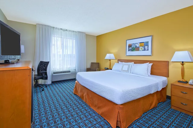 غرفة بسرير كينج مع أريكة، Fairfield Inn Suites Chattanooga South East Ridge 2/5