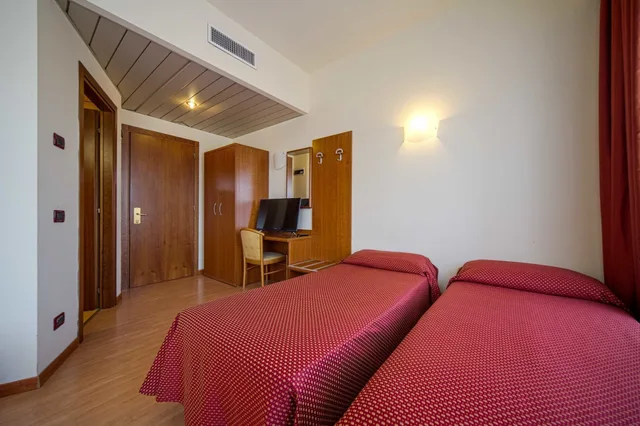 1 Bedroom, Family, 2 Double Beds, Hotel Centrale 1/7