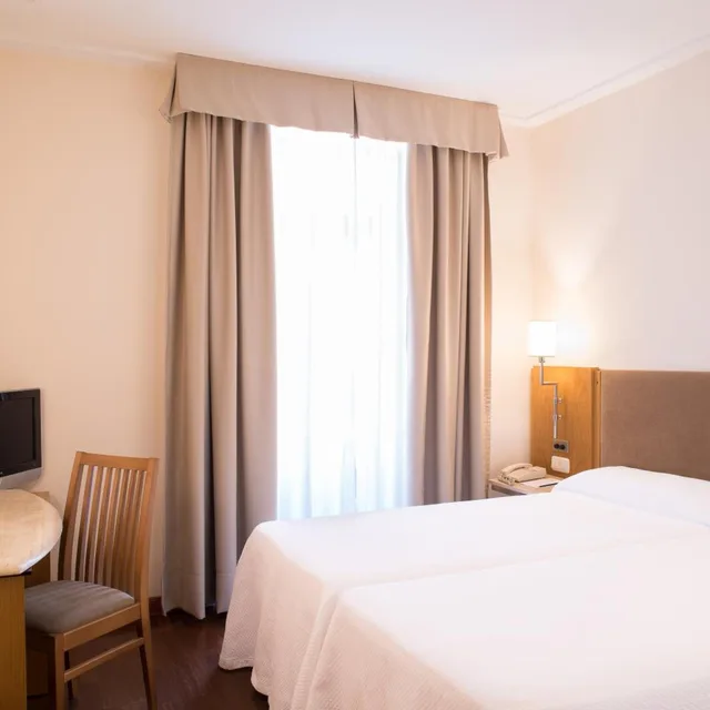 غرفة بسرير مزدوج أو سريرين منفصلين، Hotel Inglaterra 2/10