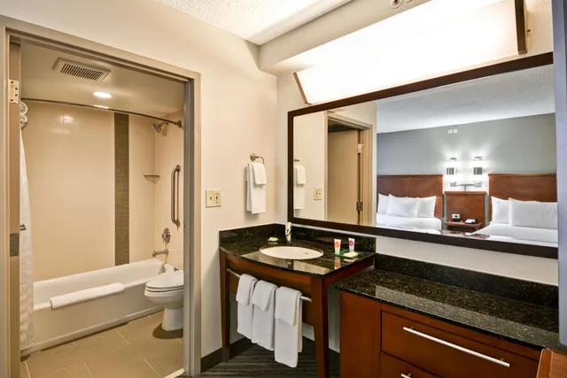 غرفة بسريرين كوين مع أريكة لذوي الإعاقة، Hyatt Place Richmond Airport 4/4