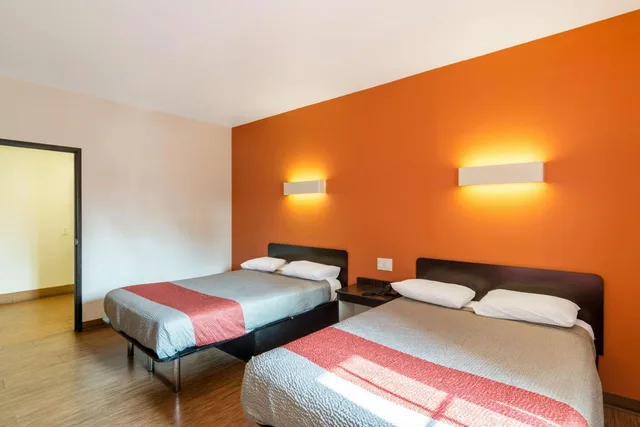 2 Queen Beds - Micfridge، Motel6 Bell Gardens, CA - Los Angeles 2/5