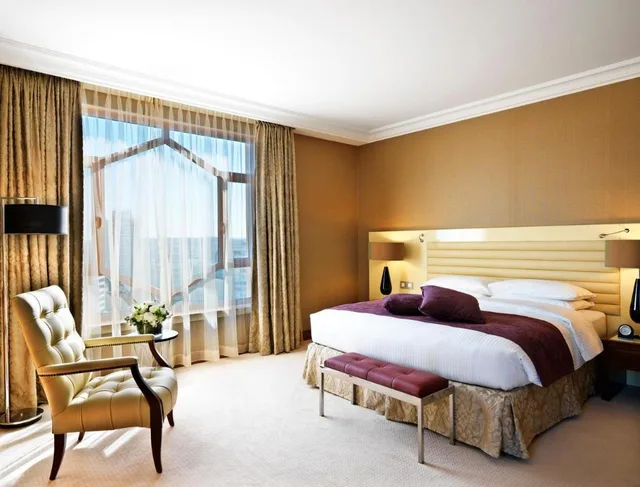 جناح ملكي بسرير كينج بشرفة، Grand Hyatt 1/2