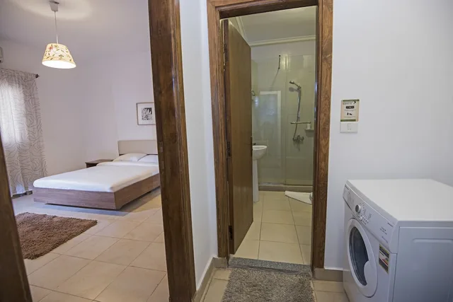 شقة بسرير كوين بشرفة مع أريكة، Lilly Apartments 5/5