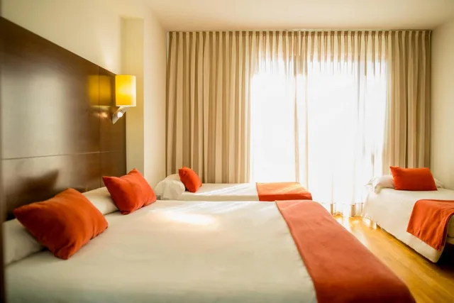 Room, Double Bed, Two Extra Beds, Hospedium Valles de Gredos Golf 2/6