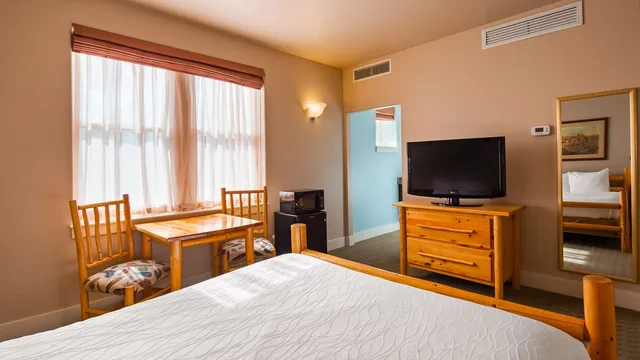 Room, Queen Bed, Best Western Plus Plaza Hotel 3/4
