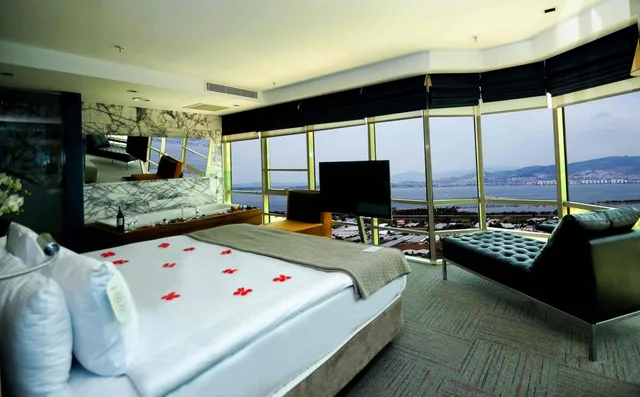 Suite, King Bed, Sea View, Ramada Encore by Wyndham Izmir 1/5