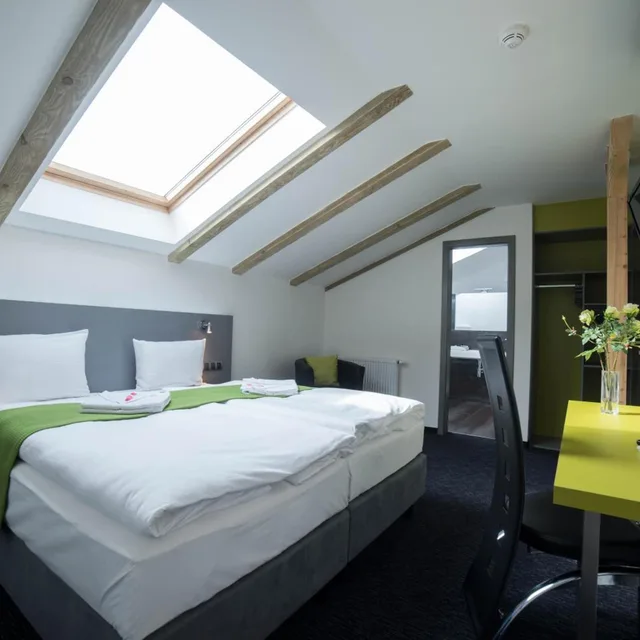 Deluxe, Double Bed, Hotel Herrmes 1/7