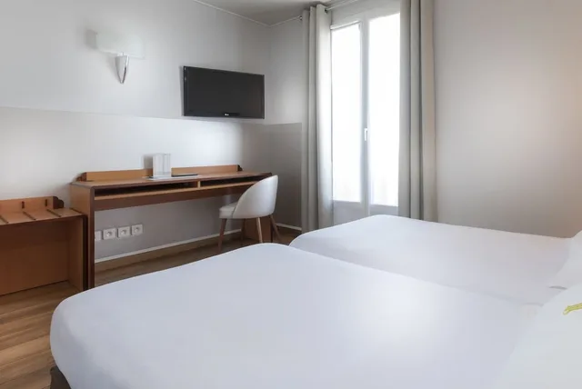 Parisienne, Twin Beds, Hotel Du Lion 3/4