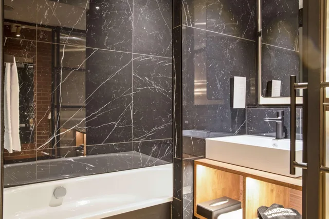 جناح جونيور، Golden Tulip Warsaw Centre 6/8