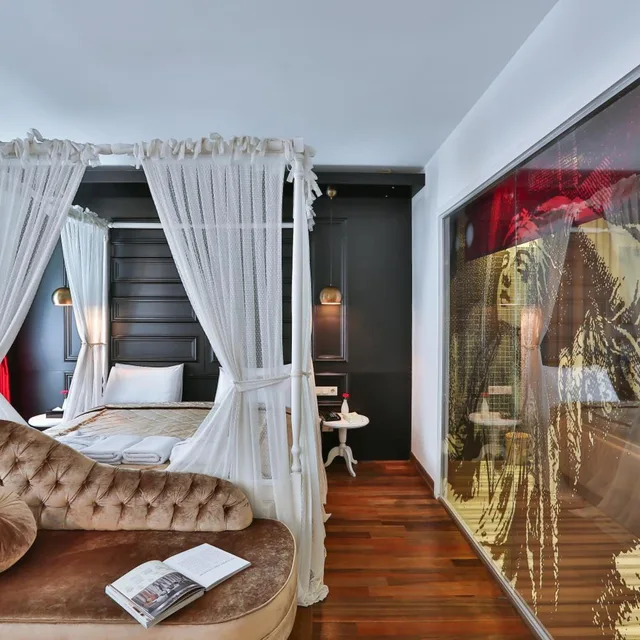 جناح بسرير كينج بحوض استحمام، Senatus Hotel 2/5
