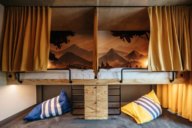 Friends and 4 Bunk Beds، Superbude Wien Prater 7/10