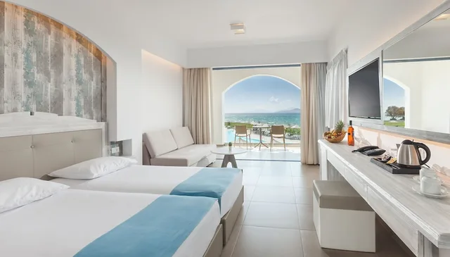بنغل بريميوم بسرير مزدوج بإطلالة على البحر مع أريكة، Aeolos Beach Hotel 1/5