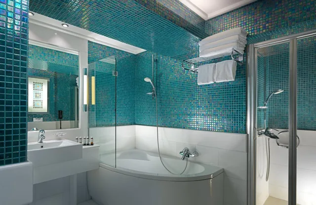 غرفة بريميوم بسريرين مزدوجين مع دخول الصالة، Crowne Plaza Athens City Centre 10/10