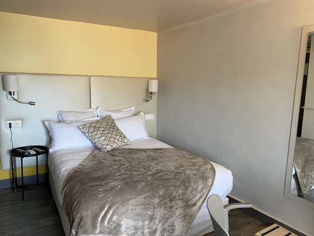 غرفة مفردة بسرير كوين، Majestic Hotel 1/10