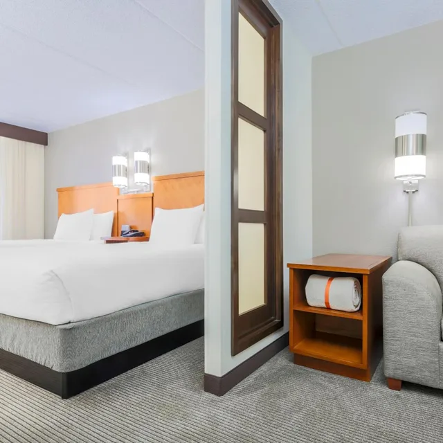 غرفة بسريرين مزدوجين مع أريكة في طابق مرتفع، Hyatt Place Fort Worth/Hurst 1/3