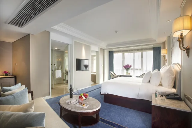 Premier, King Bed, Kasion International 2/2