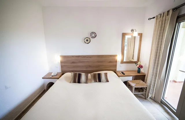 غرفة سوبيريور بسرير مزدوج مع أريكة، Elpida Village 3/10