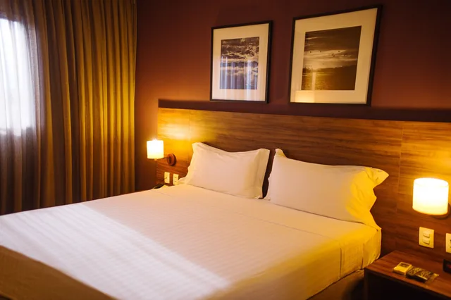 Leisure, King Bed, Diff Hotel 2/7