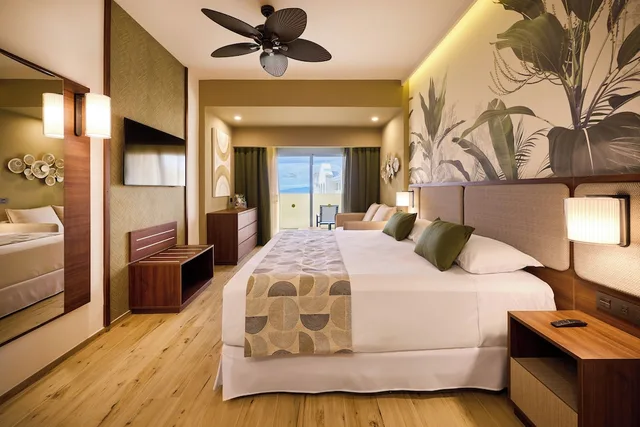 غرفة قياسية بسرير كينج بإطلالة على البحر، RIU Guanacaste All Inclusive 2/5