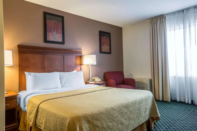 غرفة بسرير كوين، Quality Inn Colchester - Burlington 2/8