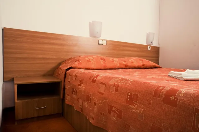 غرفة مفردة، Hotel Est 2/4