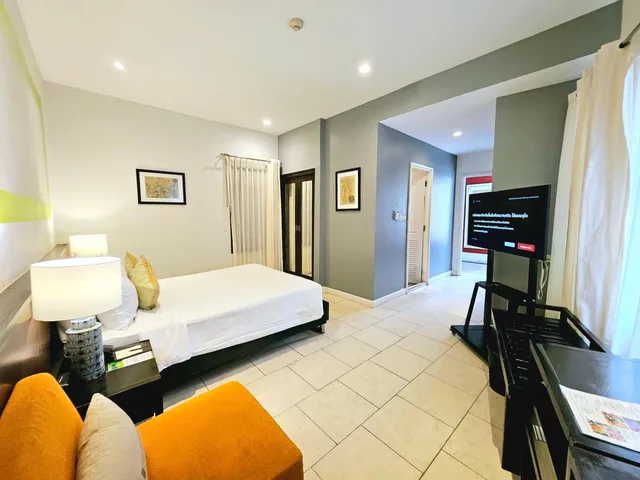 Urban, Plus, Hotel De Bangkok 8/18