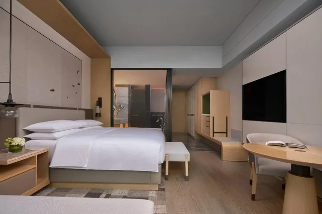 غرفة بسرير كينج بإطلالة على المدينة في طابق مرتفع، Liyang Marriott Hotel 1/3