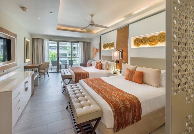 Junior Suite, Luxury, King Bed, Sofa, Royalton Bavaro, An Autograph Collection All Inclusive Resort and Casino 1/3